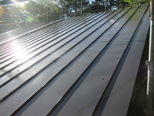 北杜市　屋根塗装工事　遮熱塗料　ガルバリウム鋼板　サーモアイSi
